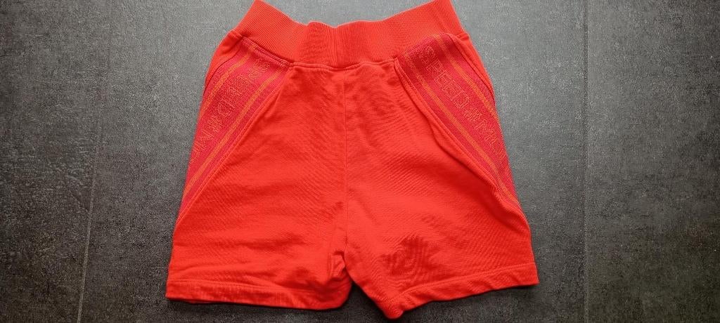 rode short Molo maat 146-152 - nieuwstaat, Ophalen of Verzenden, Zo goed als nieuw, Jas, Molo