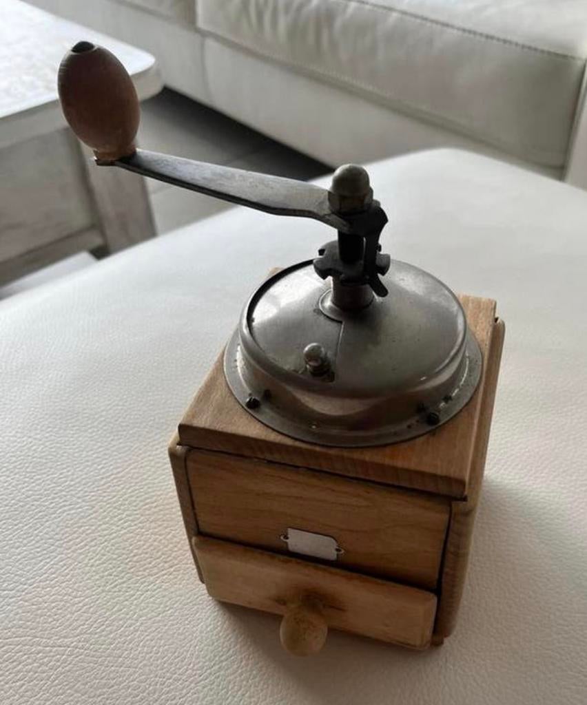 Ancien moulin à café en bon état, Antiquités & Art, Enlèvement ou Envoi