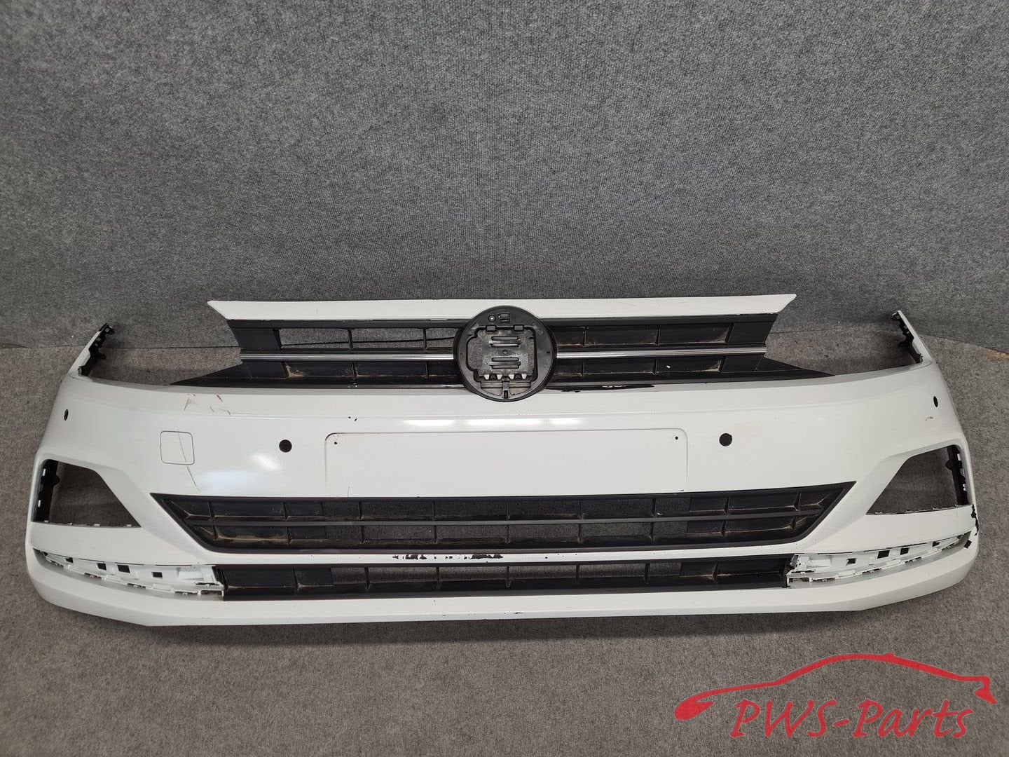 VOLKSWAGEN POLO 2G VOORBUMPER GRILL ORIGINEEL, Auto-onderdelen, Gebruikt, -, Voor, -