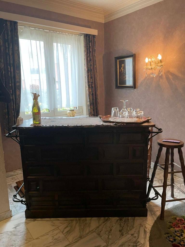 Vintage houten bar in brutalistische stijl, Enlèvement