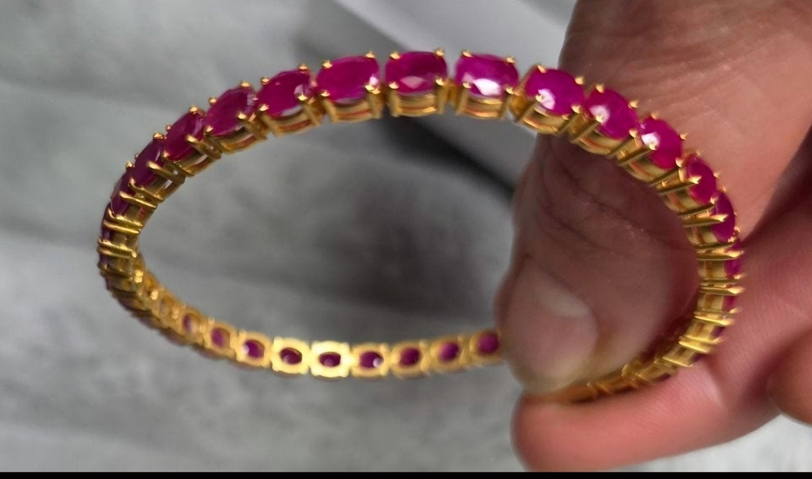 14 karaat prachtige armband met 35 robijnen met certificaat, Ophalen of Verzenden, Nieuw, Rood, Goud