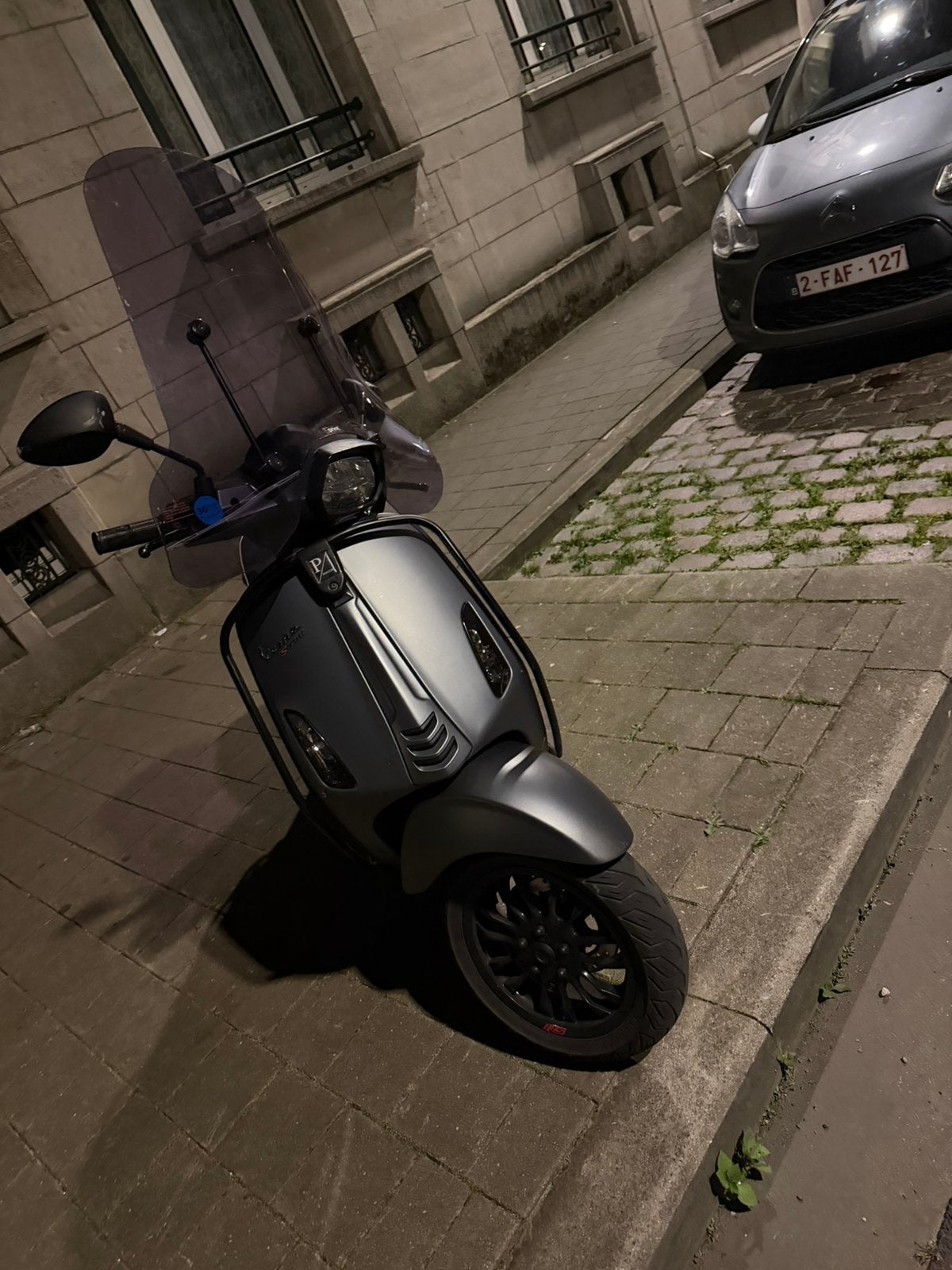 Vespa sprint, Fietsen en Brommers, Ophalen, Zo goed als nieuw, Benzine, Klasse A (25 km/u)