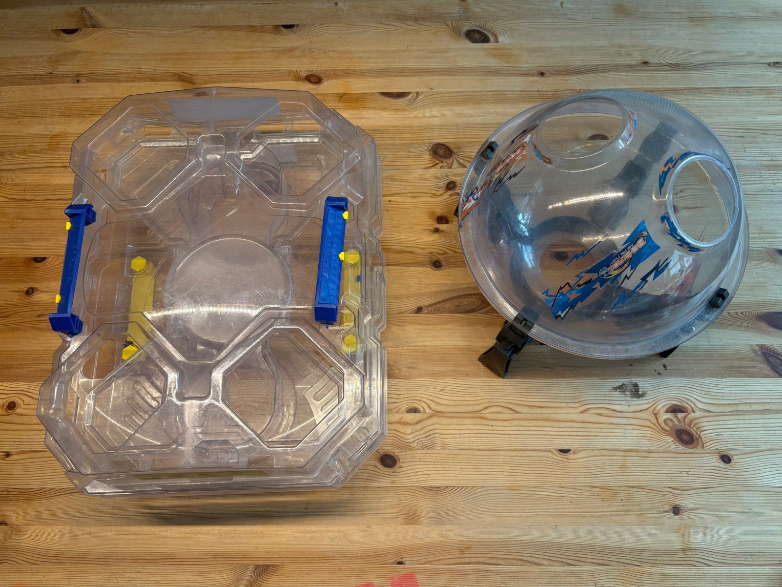 2 Beyblade arena’s / stadiums – gratis af te halen, Ophalen, Gebruikt