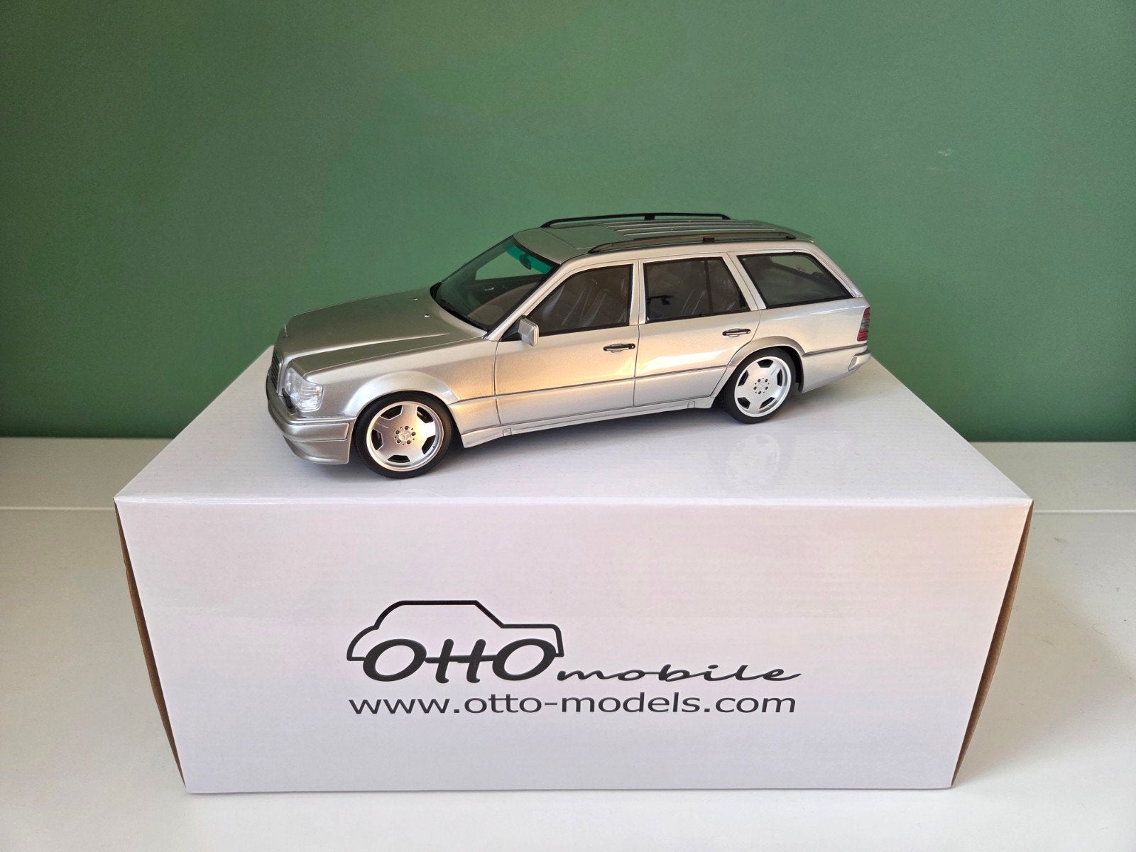 Otto Mobile 1:18 Mercedes-Benz AMG 70TE (OT1224) te koop!, Hobby en Vrije tijd, Modelauto's | 1:18, Ophalen of Verzenden, Nieuw