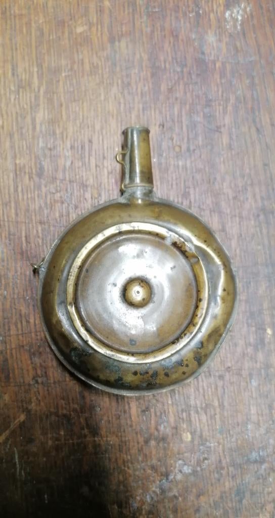 Poire poudre noire ancienne cuivre, Envoi, Cuivre