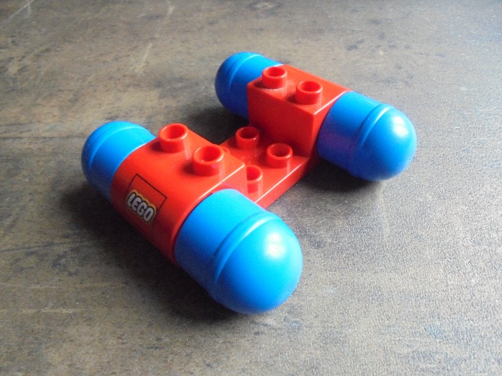 Lego Duplo Car Base with Blue Wheels & Lego Logo(zie foto's), Enlèvement ou Envoi, Utilisé, Briques en vrac, Duplo