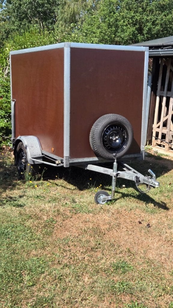 Gesloten aanhangwagen van 750 kg (ALKO-chassis), Ophalen, Gebruikt