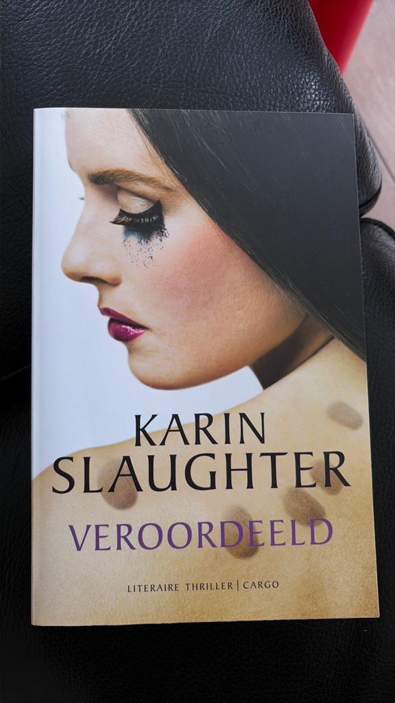 Karin Slaughter - Veroordeeld (special), Ophalen of Verzenden, Zo goed als nieuw, Karin Slaughter
