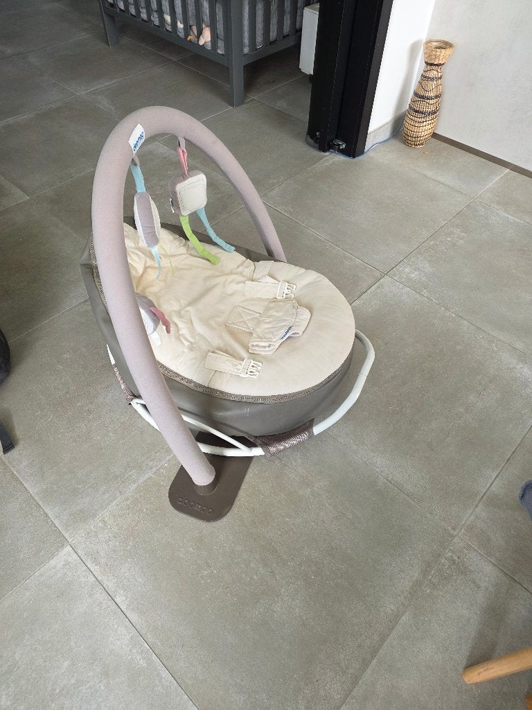 Pouf bébé Domo avec balancelle et arche, Enfants & Bébés, Autres marques, Avec ceinture(s), Enlèvement, Utilisé