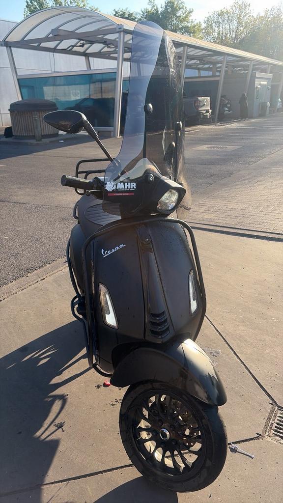 Vespa sprint notte 2020 a klasse, Fietsen en Brommers, Scooters | Vespa, Ophalen, Zo goed als nieuw