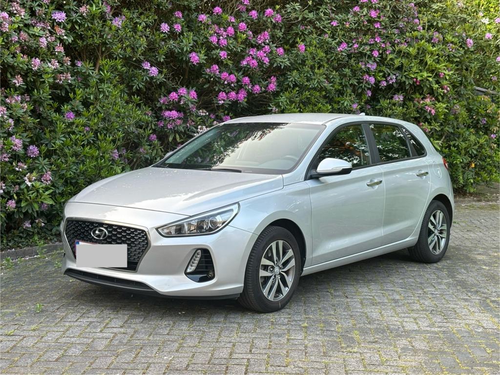 Hyundai i30 - 2018 - 1.0 benzine, Stof, Handgeschakeld, Particulier, Zilver of Grijs
