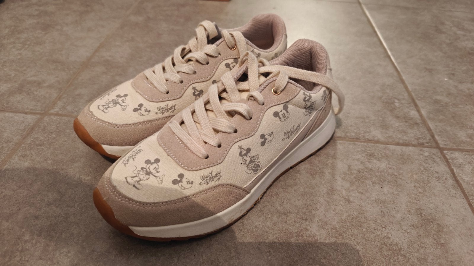 Disney sneakers, Kleding | Dames, Ophalen, Disney, Beige, Nieuw