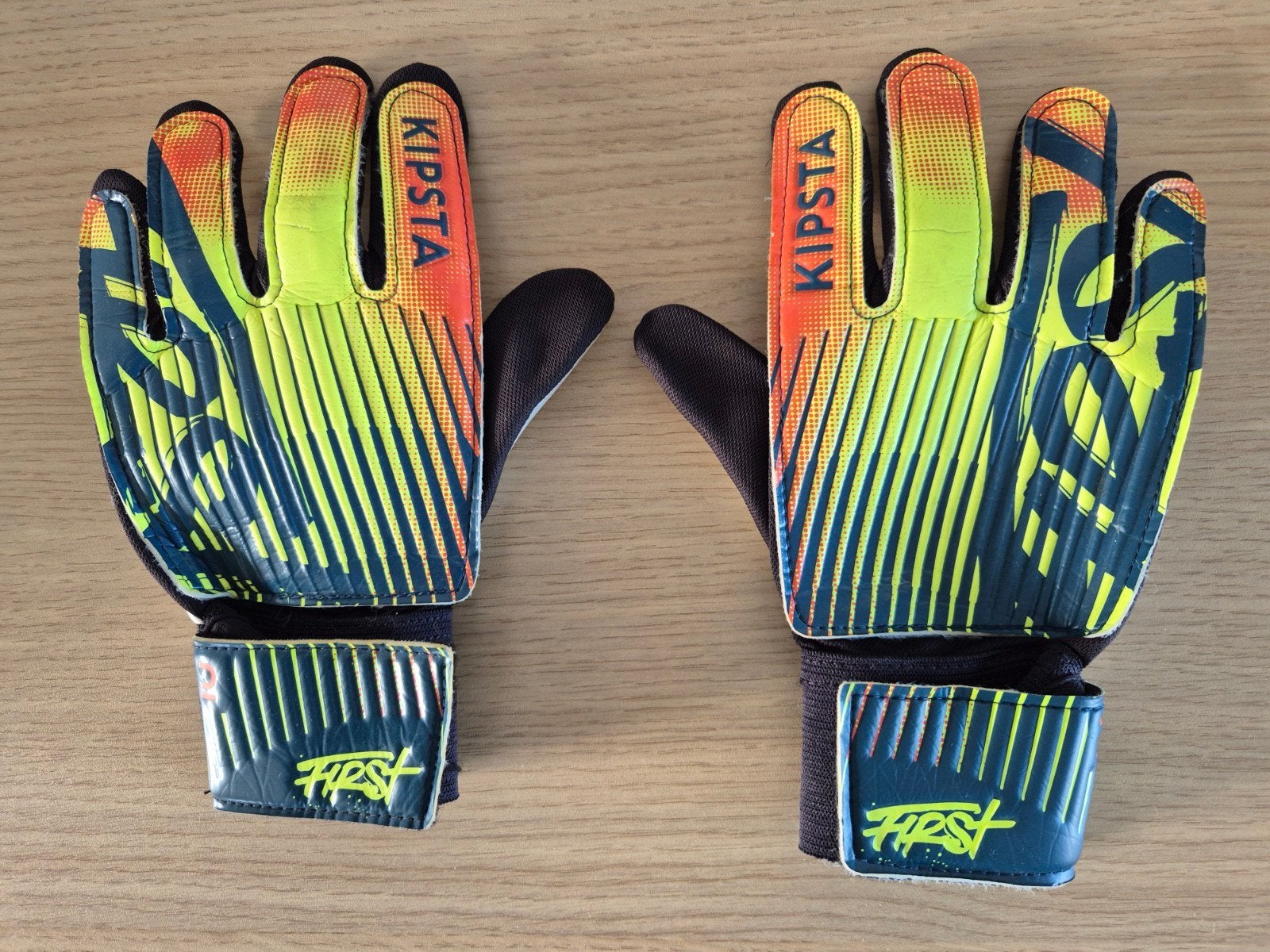 Keepershandschoenen voor kinderen - Kipstra, Sport en Fitness, Voetbal, Ophalen, Zo goed als nieuw, Handschoenen