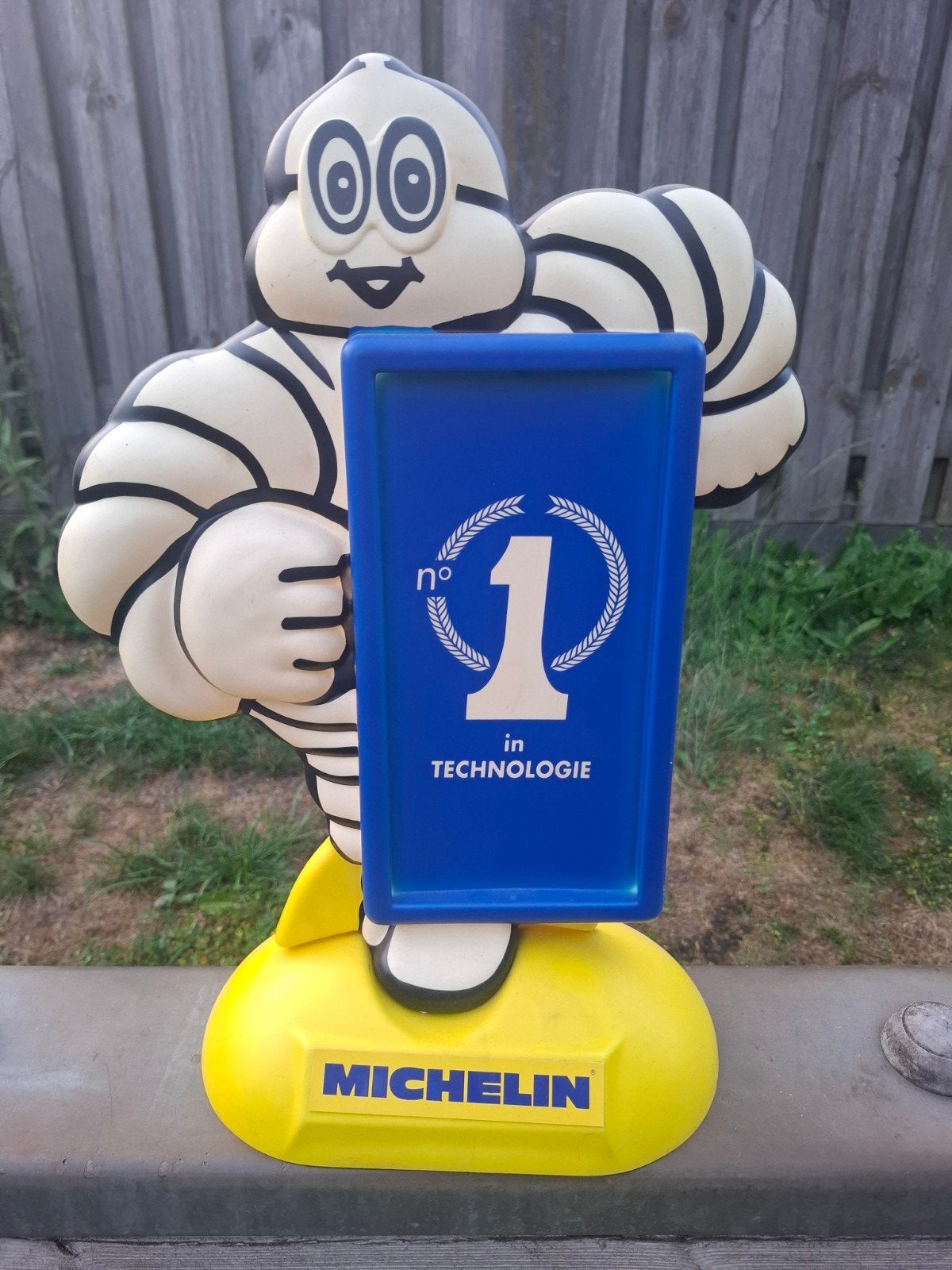 Michelin Bibendum reclamebord uit de jaren '80, ver, Enlèvement, Panneau publicitaire