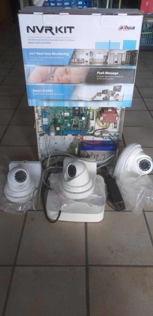 KIT CAMÉRAS DE SURVEILLANCE EUROTEC PROFESSIONNEL, Enlèvement, Comme neuf