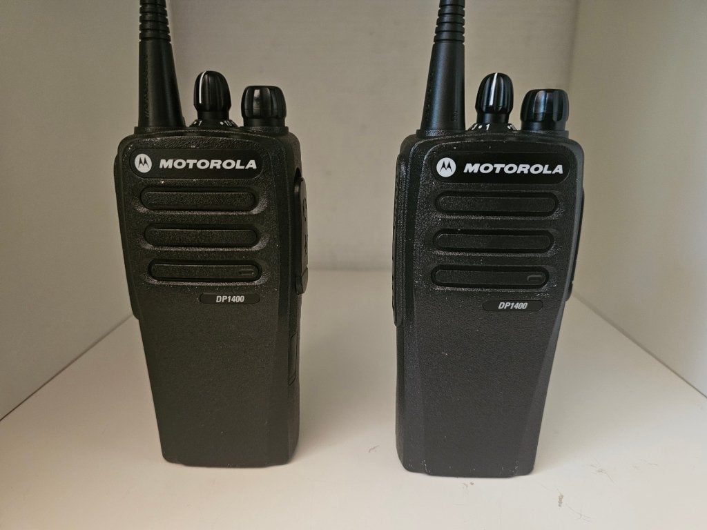 Talkies-walkies Motorola DP 1400 complets, Télécoms, Talkie-walkie ou Walkie-talkie, 5 à 15 km, Avec clip de ceinture, Comme neuf