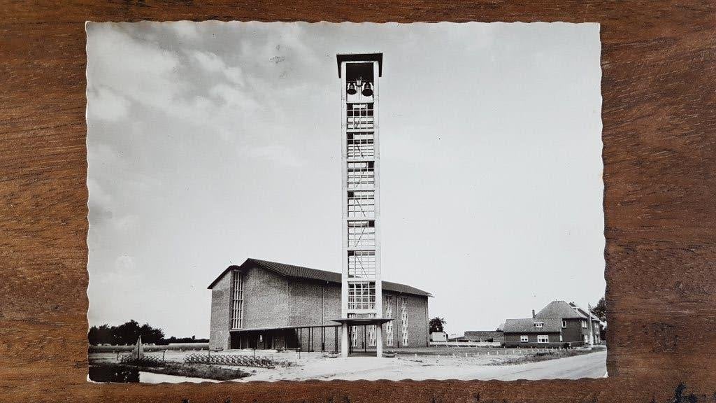 Postkaart Herent Neerpelt St. Willibrorduskerk, Ophalen of Verzenden, 1960 tot 1980, Gelopen, Limburg