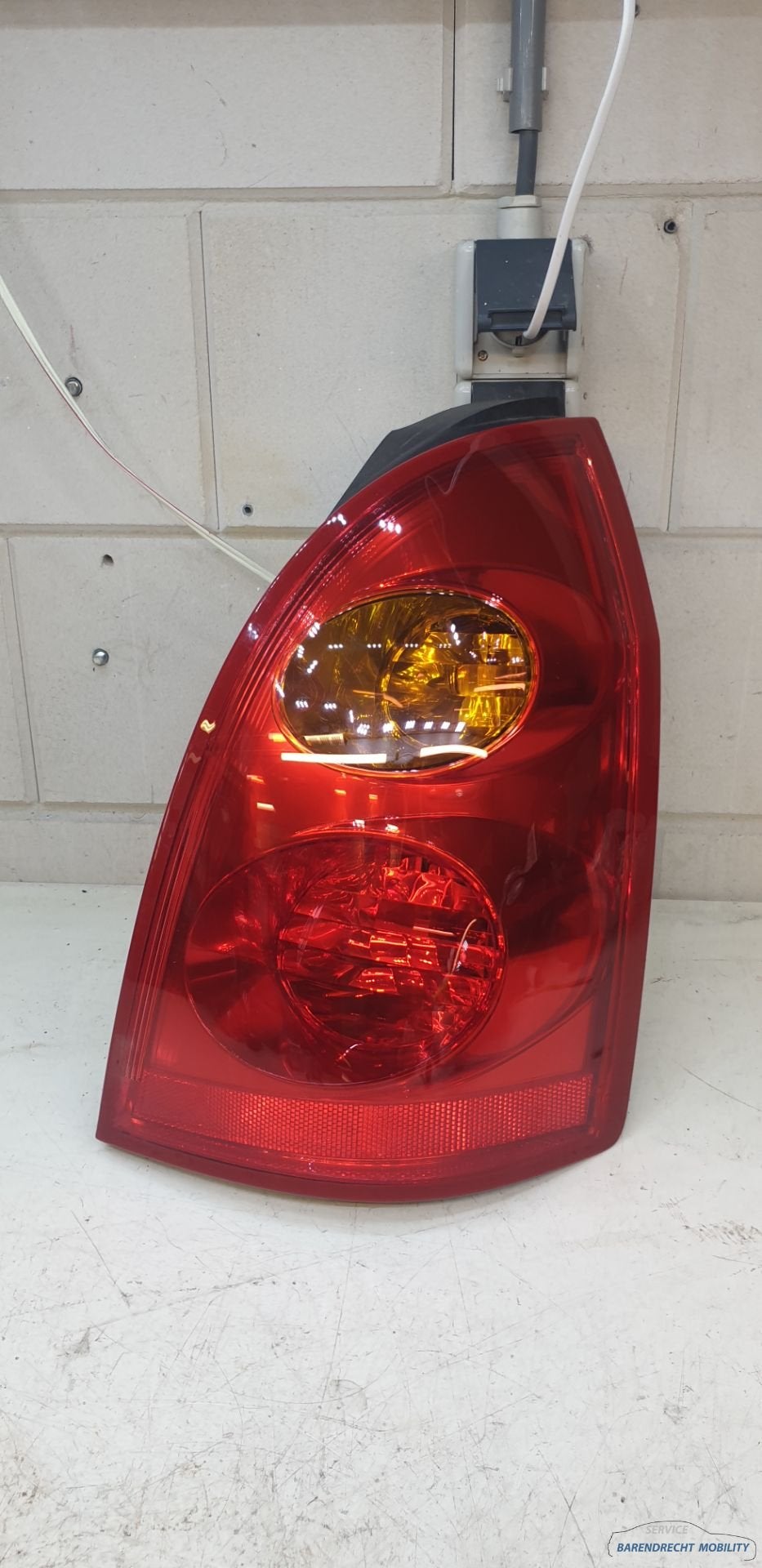 Feu arri re droit d'origine Nissan Primera break, c t passag, Nissan Motor Co., Ltd., Takashima 1-chome 1-1
220-8686  Yokohama
