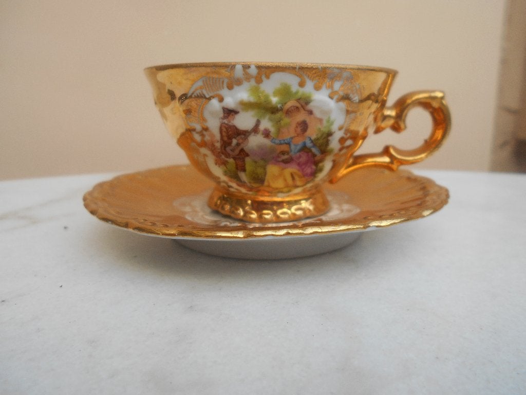petite tasse dorée et soucoupe porcelaine Handel Bavaria, Collections, Enlèvement ou Envoi, Comme neuf, Porcelaine, Tasse et/ou soucoupe