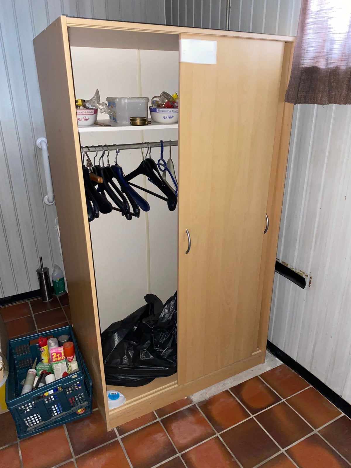 Zo goed als nieuwe kleerkast, Ophalen, Zo goed als nieuw