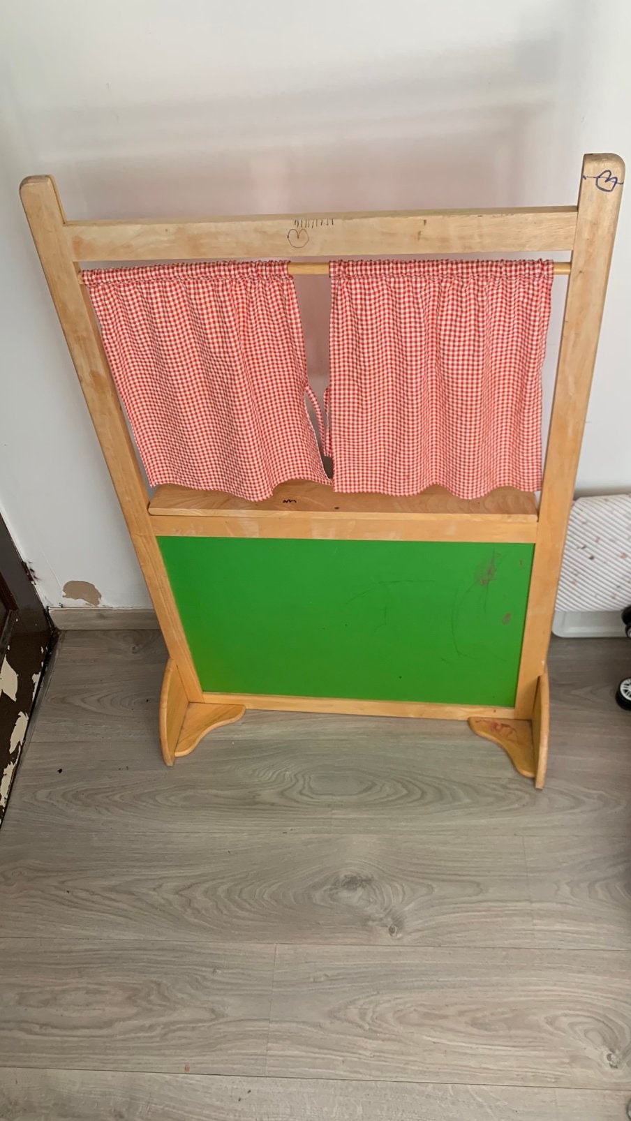 Houten poppentheater voor kinderen, Ophalen