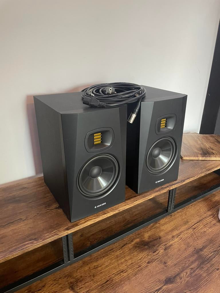 Adam Audio T7V met gratis xlr en elektriciteit kabels), Ophalen, Zo goed als nieuw