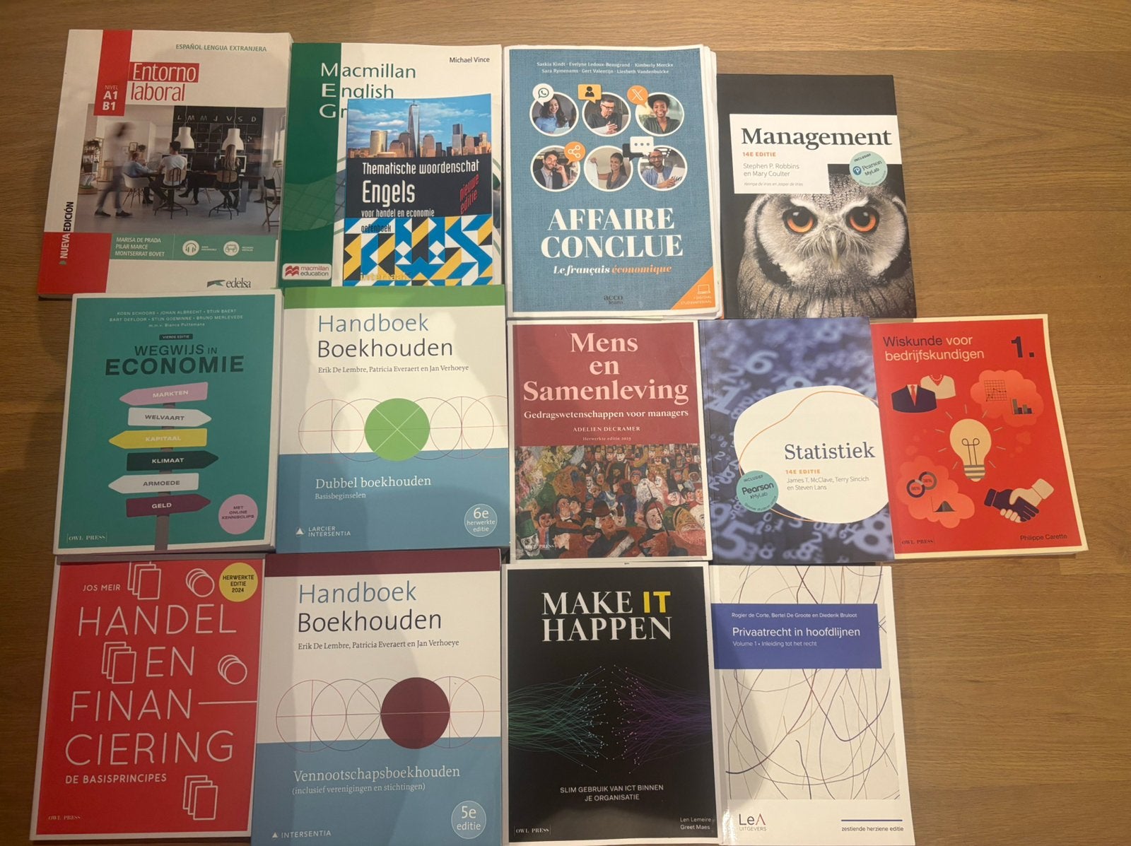 Boeken 1e bachelor Handelswetenschappen UGent (bijna) nieuw, Ophalen of Verzenden, Zo goed als nieuw