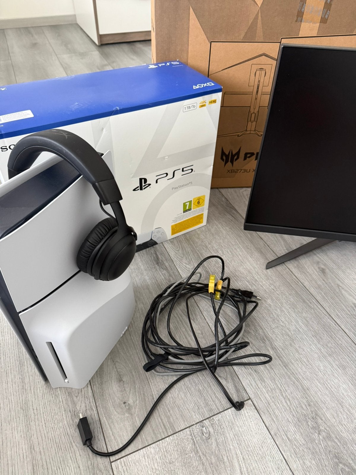 PS5 1TB, Ecran Asus Gamer, Casque Hyper X, Enlèvement, Comme neuf