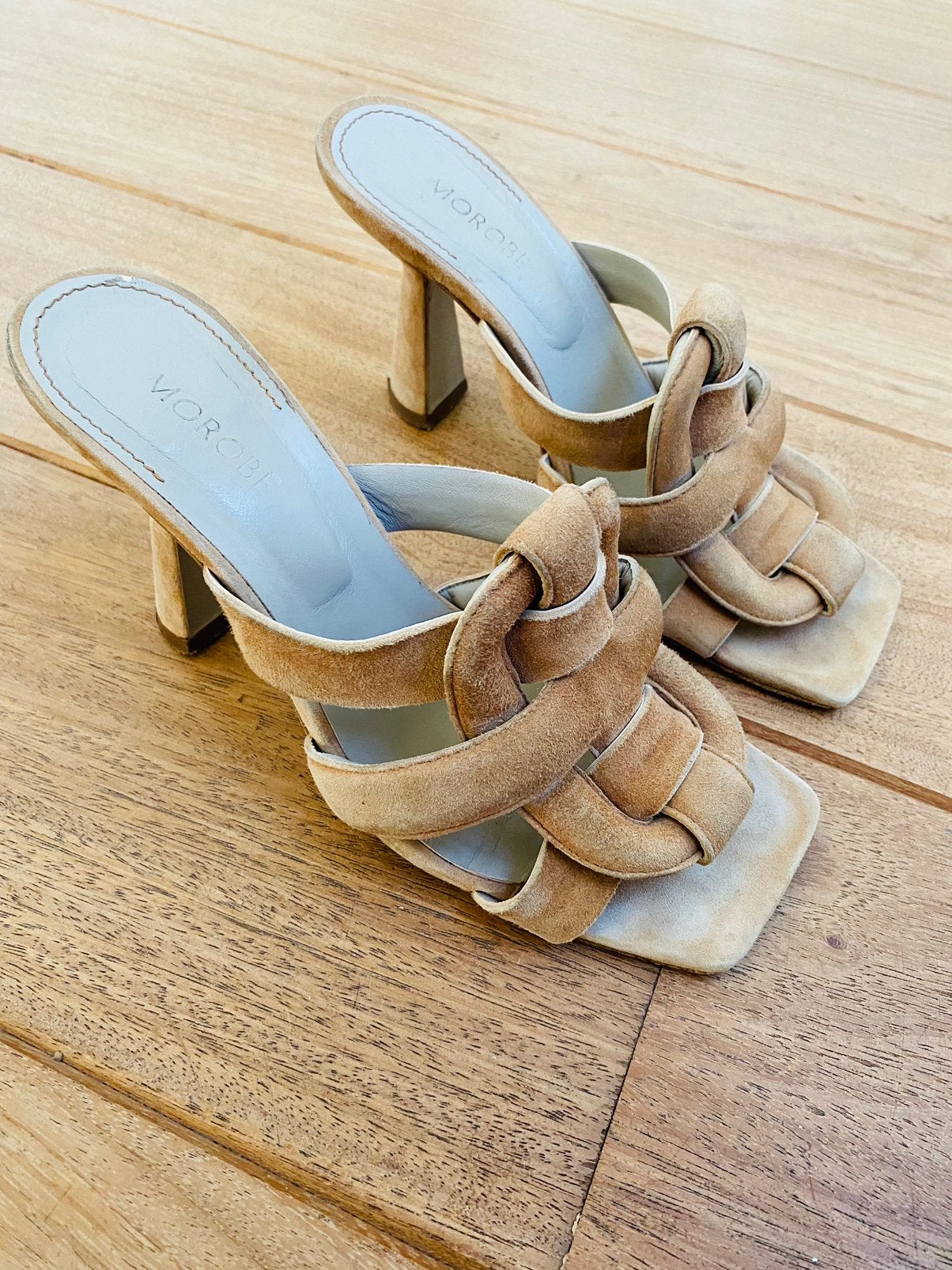 Morobe hakken muiltjes maat 39,5, Kleding | Dames, Beige, Gedragen, Sandalen of Muiltjes, Ophalen of Verzenden