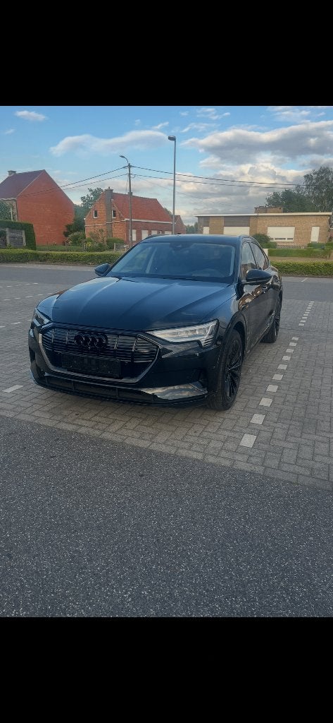 Audi Q8 Etron Sportback 55 “Exclusive Full Black”, Auto's, Automaat, Elektrisch, Vierwielaandrijving, Particulier