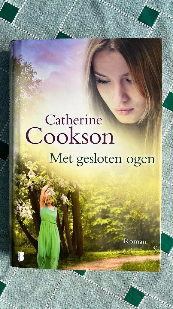 Catherine Cookson - Met gesloten ogen, Boeken, Ophalen, Zo goed als nieuw