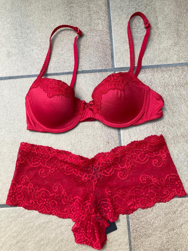 Rood lingerie setje (nieuw), Hunkemöller, Enlèvement ou Envoi, Rouge, Ensemble