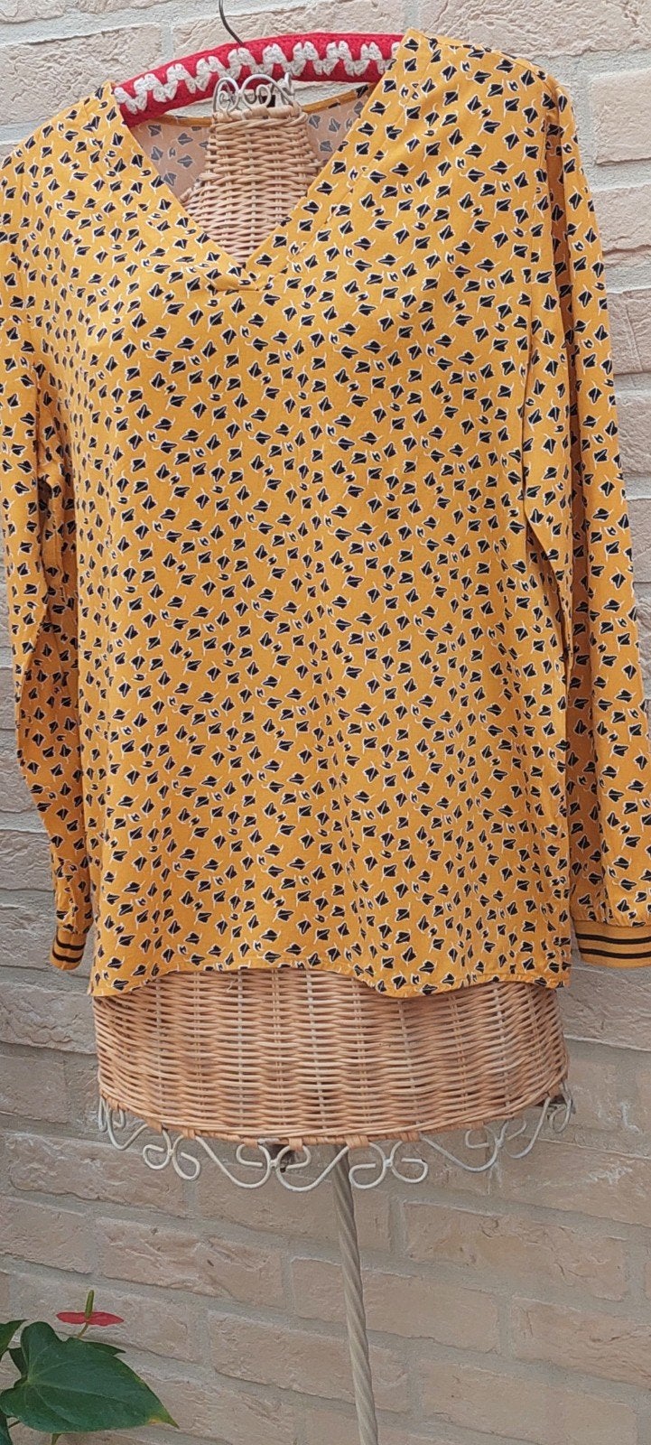 bloesje maat 42 sora 55cm van oksel tot oksel, Kleding | Dames, Geel, Ophalen of Verzenden, Zo goed als nieuw, Maat 42/44 (L)