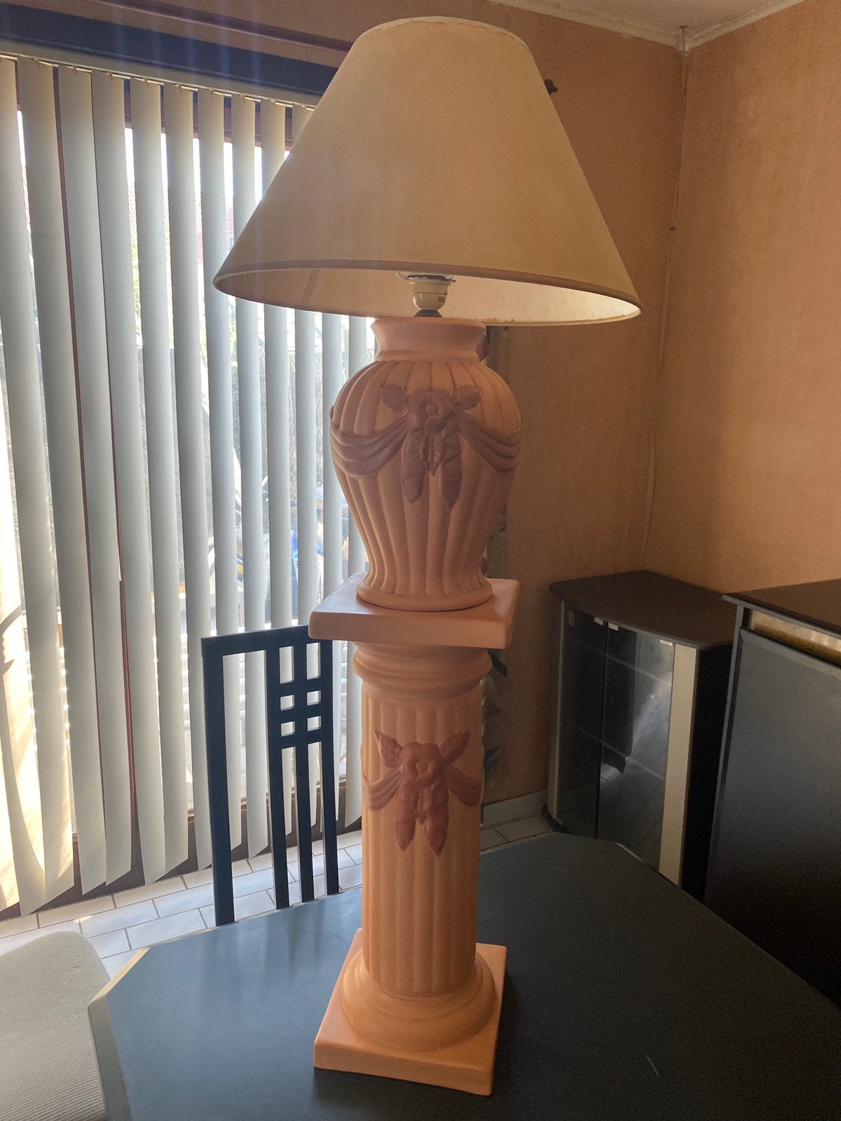 Woonkamerlamp + decoratieve kolom - stijlvolle set, Huis en Inrichting, Lampen | Overige, Overige merken, Gebruikt, Roze, Antiek