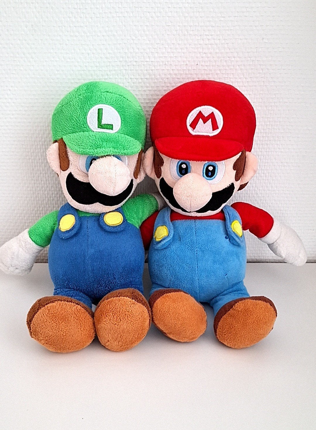 Lot 2 peluches Mario & Luigi, Overige merken, Ophalen of Verzenden, Zo goed als nieuw, Middelgroot (20 tot 80 cm)