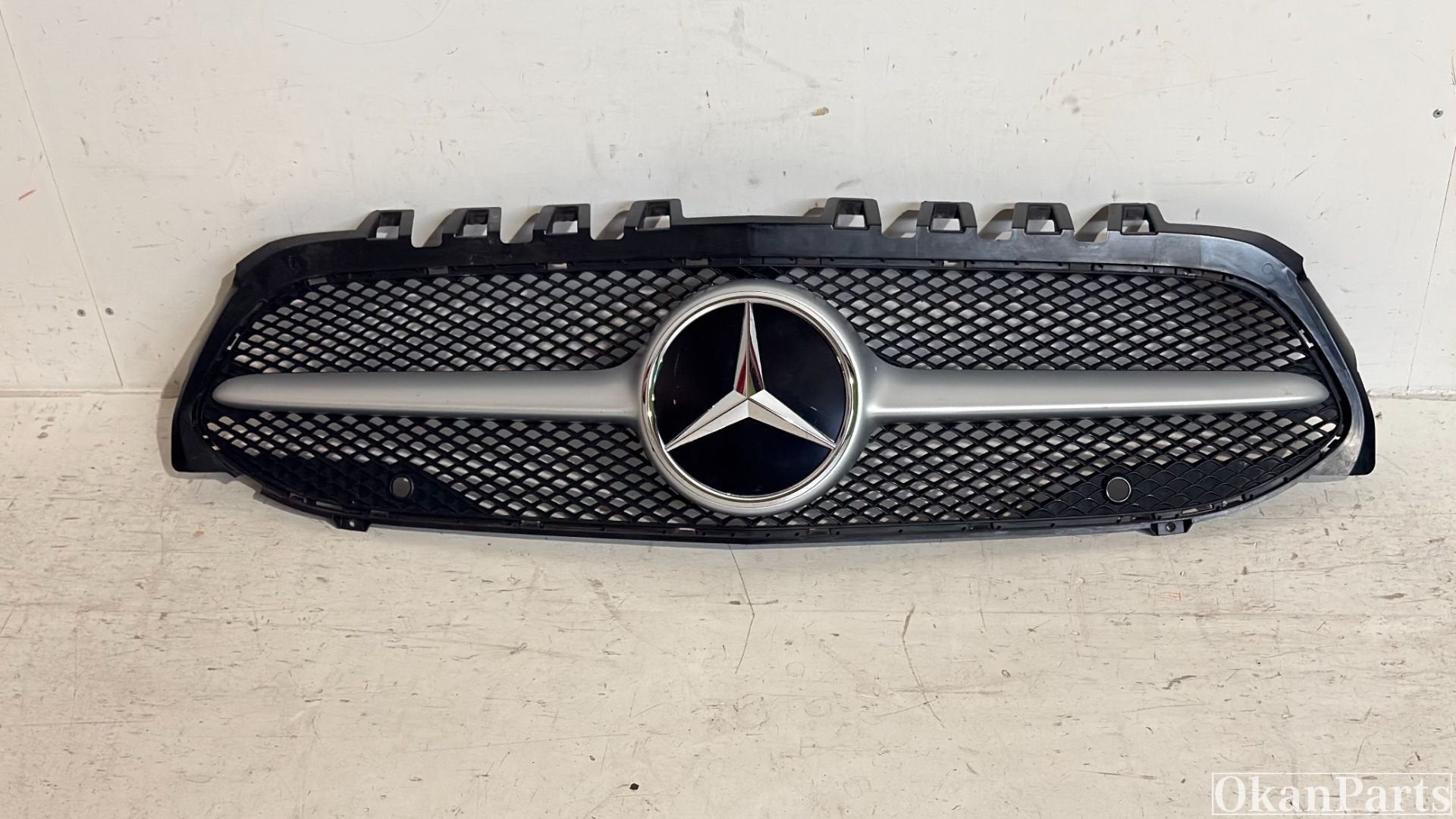Calandre Mercedes-Benz Classe A W177 A1778880000, Mercedes-Benz AG, Mercedes-Benz, Utilisé, Mercedesstrasse 120
70372  Stuttgart, DE