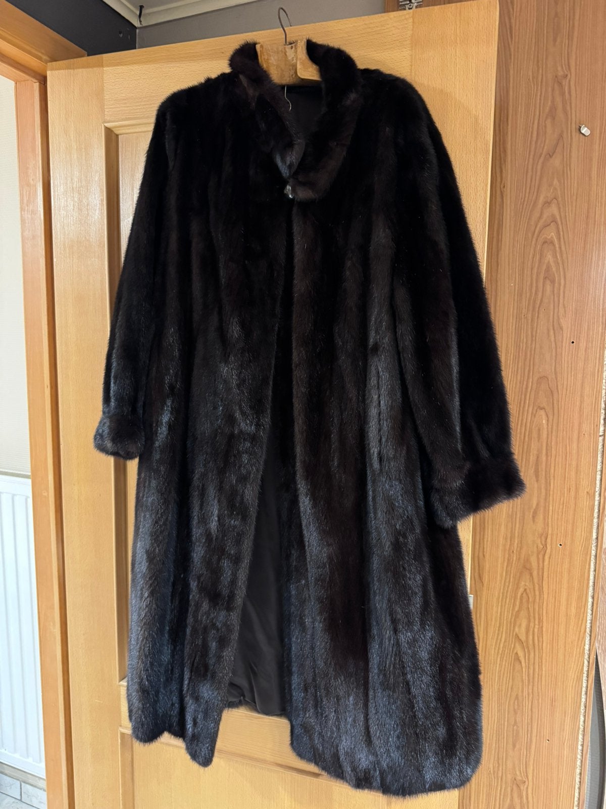 Veritable manteau en vison, Enlèvement