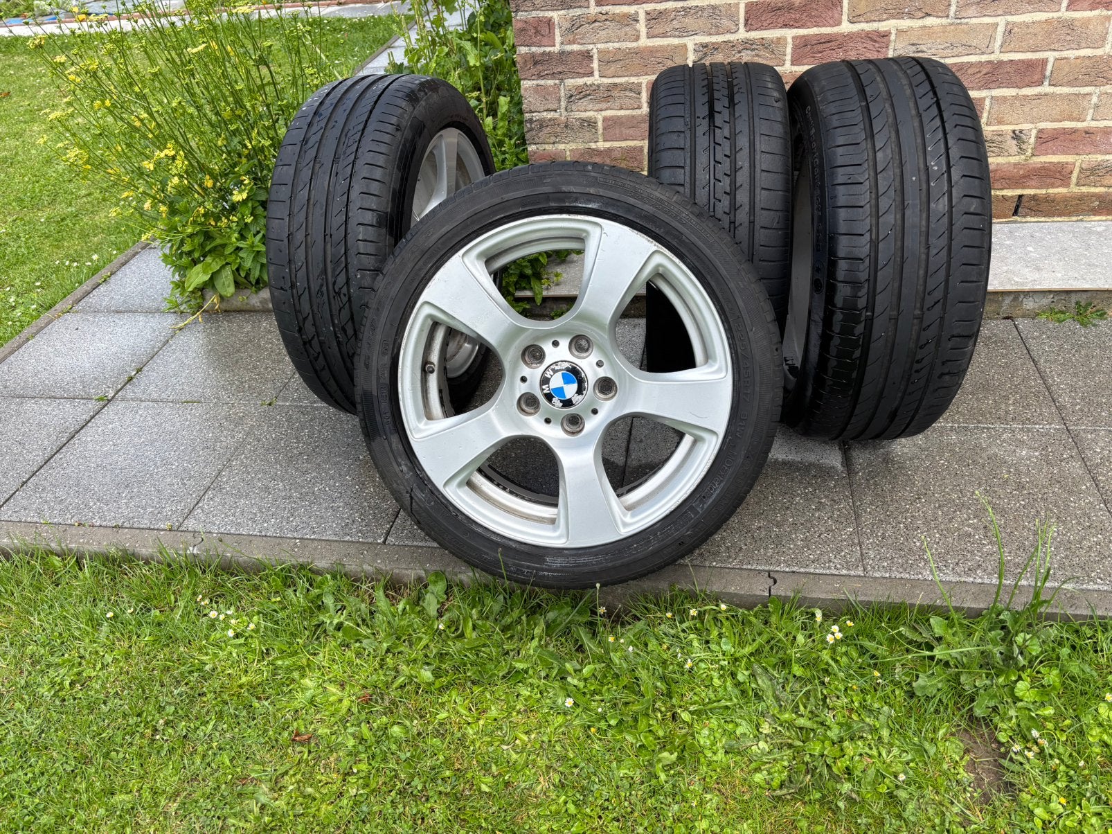 Pneus. Plus jantes en bonne état vendu 200 euro 225 50 /17:, Autos : Pièces & Accessoires, Pneus été, Pneu(s), Enlèvement, Utilisé