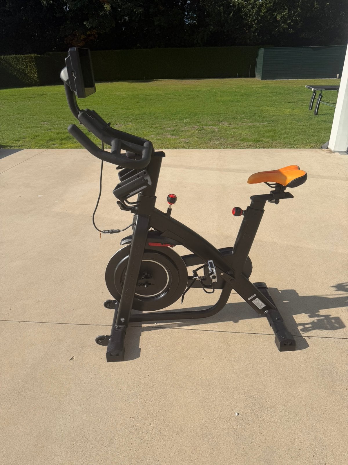 Bowflex spinningfiets met groot scherm, Sport en Fitness, Ophalen, Zo goed als nieuw, Spinningfiets