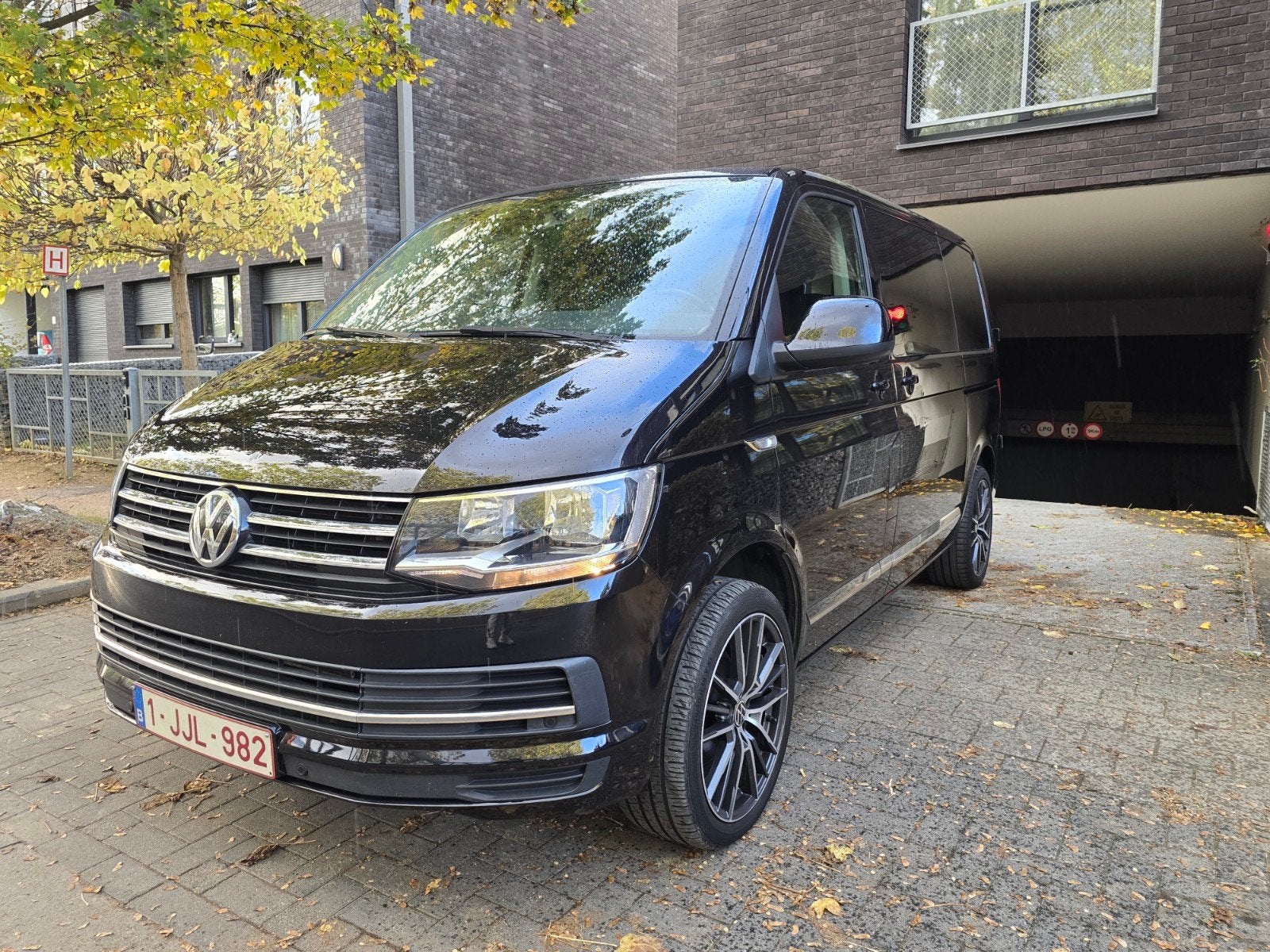 VOLKSWAGEN CARAVELLE T6 2.0 TDI — AUTOMAAT — 9 zitplaatsen, Auto's, Automaat, https://public.car-pass.be/vhr/8dfdc384-70aa-4046-a15e-264e25bbfdf2