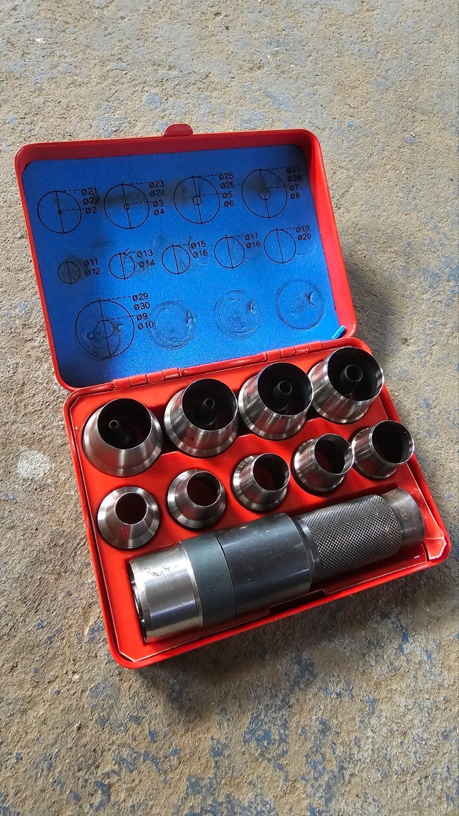 Coffret découpoir, emporte pièce ., Enlèvement