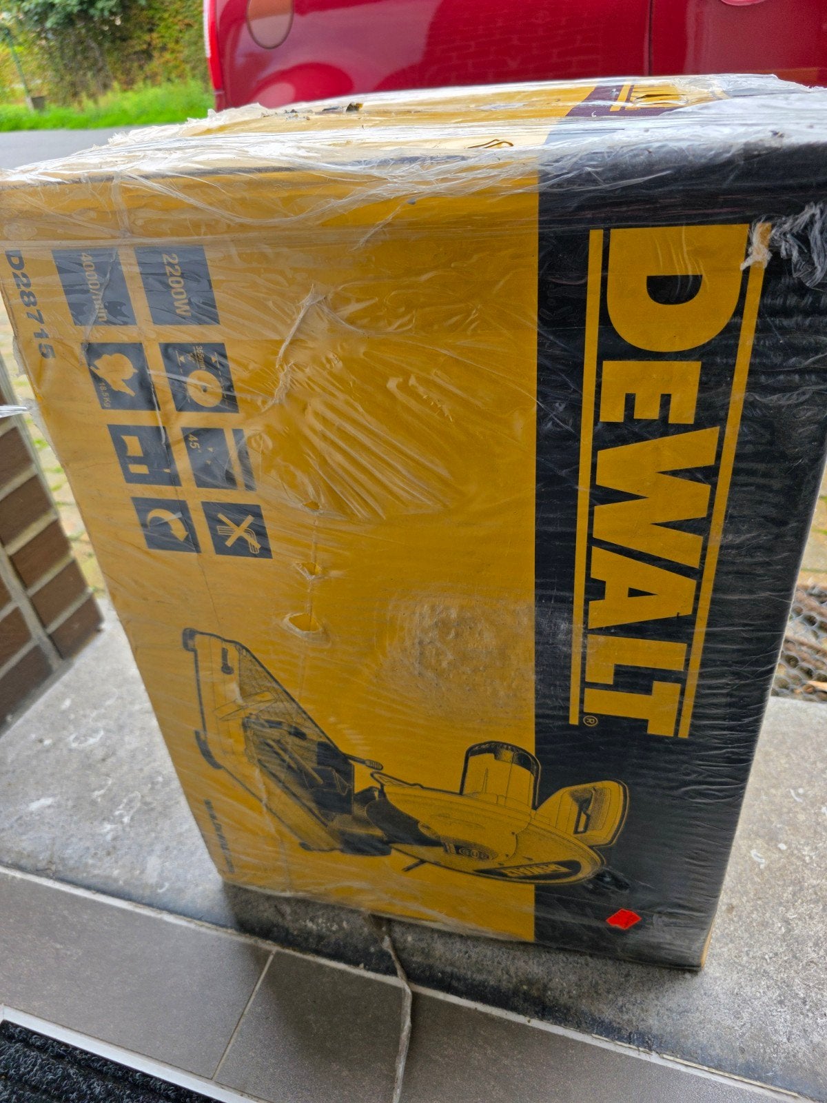 SPLINTERNIEUW DeWALT D28715 Afkort slijpmachine
DeWALT D2871, Nieuw, Ophalen of Verzenden, Afkortzaag, 1200 watt of meer