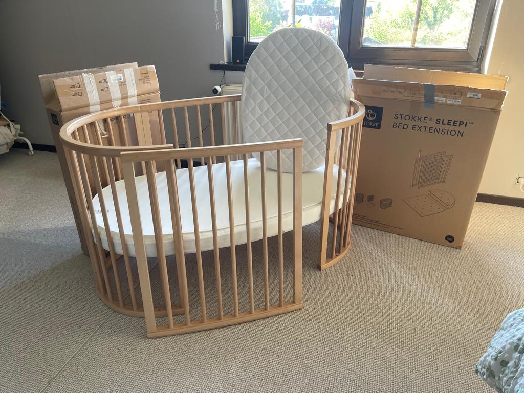 Stokke Sleepi V2 + Bed Extension + Matras, Ophalen, Zo goed als nieuw, Matras
