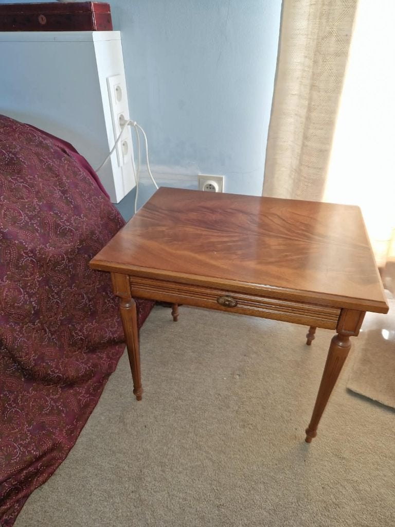 Bijzet tafeltjes slaapkamer, Ophalen