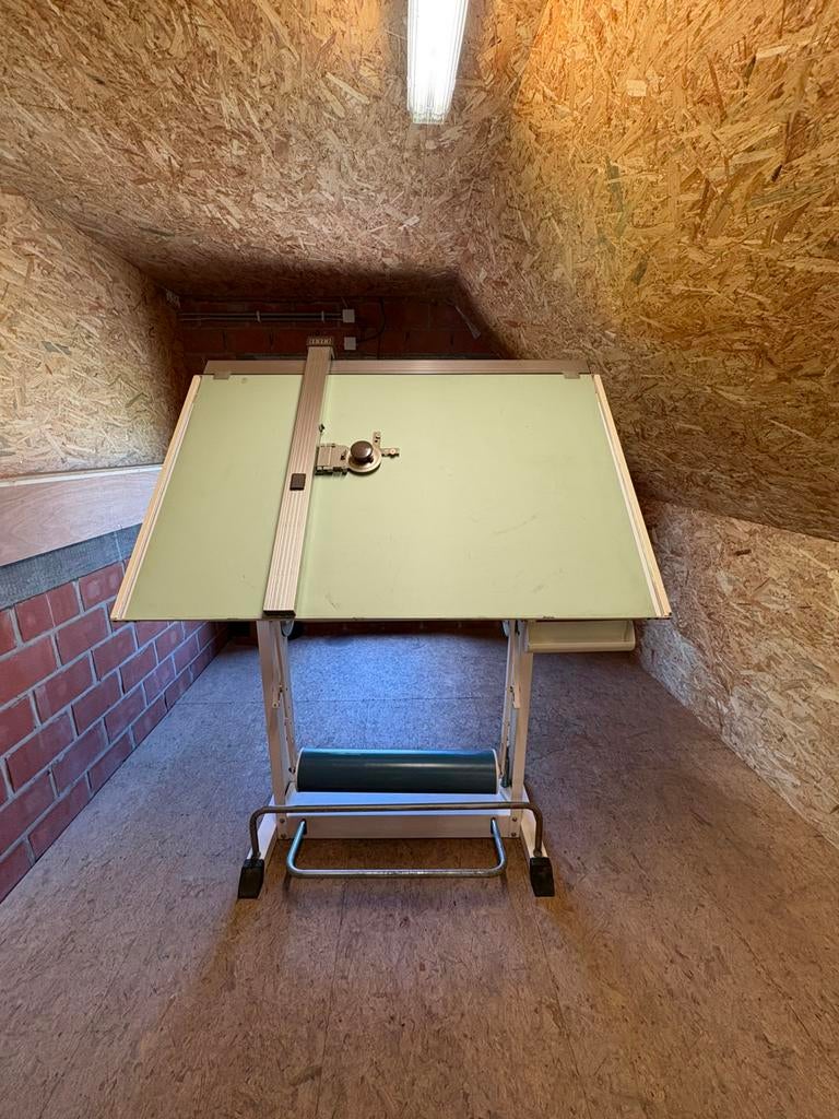 Planche à dessin Isis, 80 cm ou plus, Enlèvement, Utilisé, 120 à 170 cm