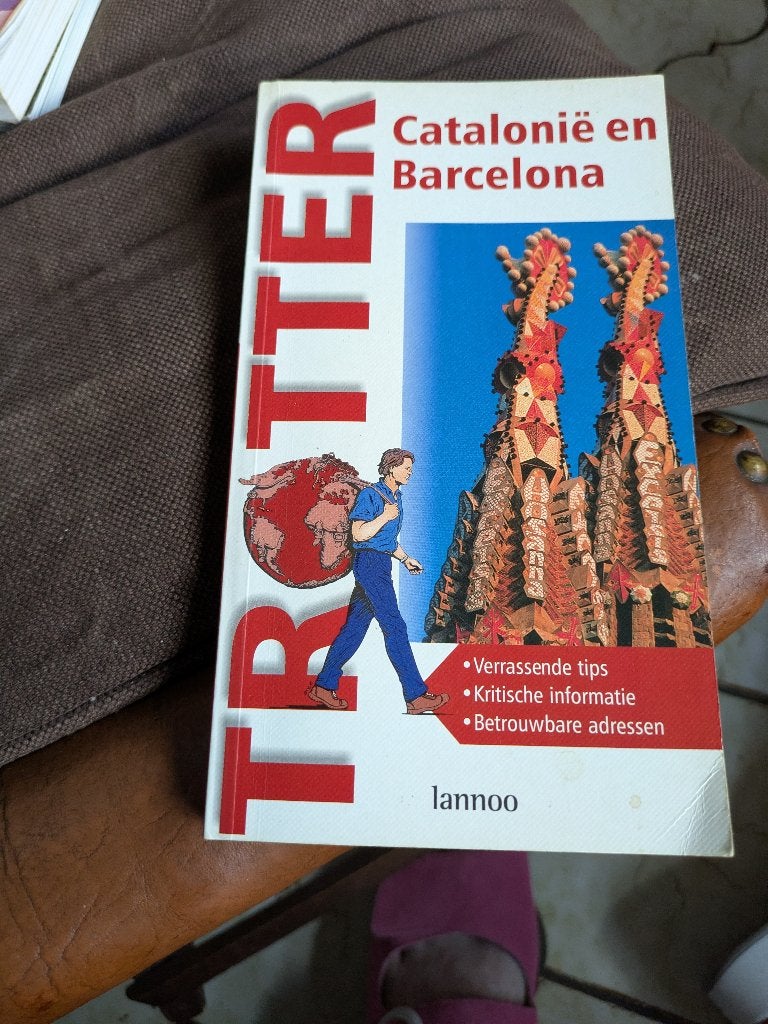 Catalonië en Barcelona, Boeken, Ophalen of Verzenden, Gelezen, Reisgids of -boek