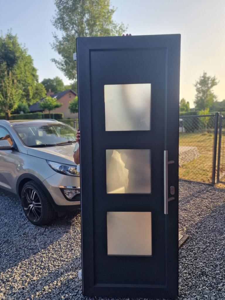 Moderne PVC buitendeur antraciet/wit met mat glas – 80x217, Doe-het-zelf en Bouw, Deuren en Vliegenramen, Ophalen, Glas, Buitendeur