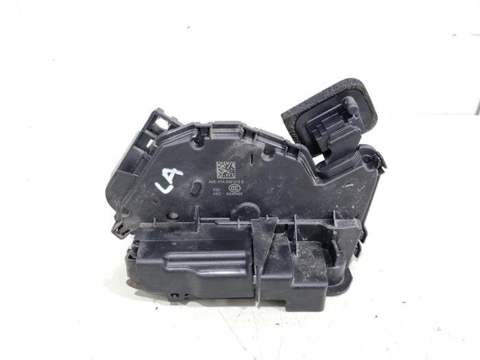 Serrure portière mécanique 4portes arrière gauche d'un Vo, Autos : Pièces & Accessoires, Volkswagen, -, 3 mois de garantie, Utilisé