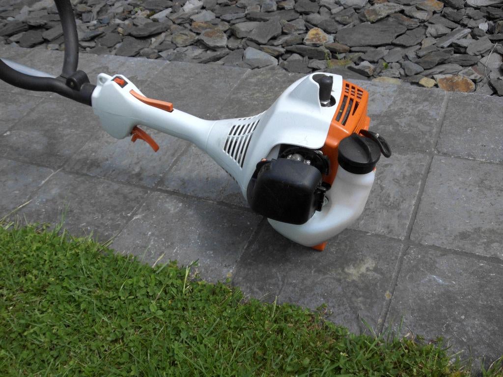 Débroussailleuse à essence STIHL, Tuin en Terras, Ophalen, Zo goed als nieuw, 30 tot 50 cm, Stihl