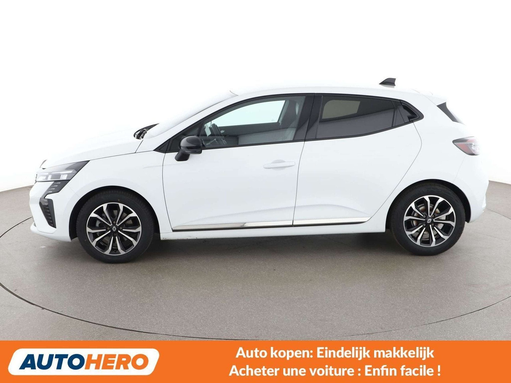 Renault Clio 1.6 Hybrid E-Tech Techno (bj 2024, automaat), Gebruikt, Wit, 5 zetels, 143 pk